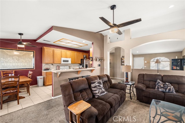 Detail Gallery Image 8 of 34 For 12403 San Dimas, Victorville,  CA 92392 - 4 Beds | 3 Baths