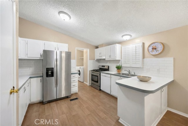 Detail Gallery Image 13 of 44 For 2851 S La Cadena Dr #26,  Colton,  CA 92324 - 4 Beds | 2 Baths