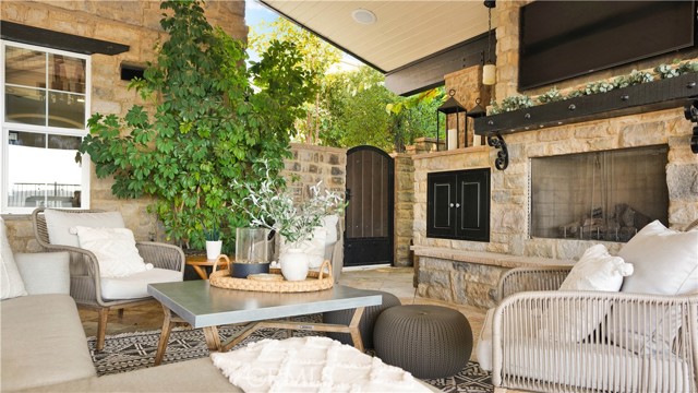 19 Basilica Place, Ladera Ranch CA: https://media.crmls.org/medias/291cf380-2e3e-4b04-b601-142854176334.jpg