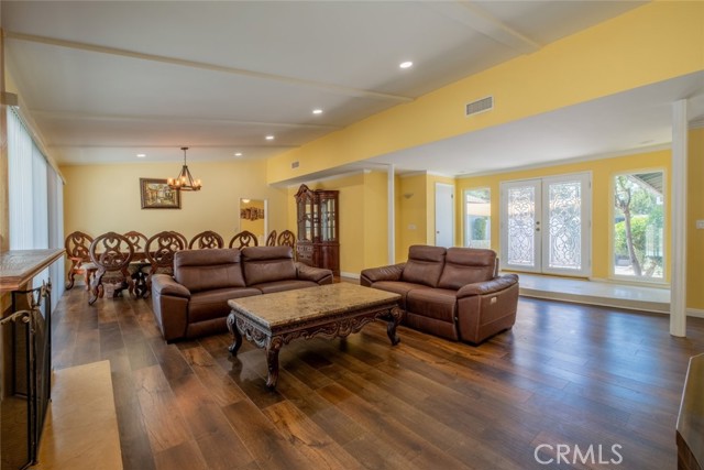 19941 Hiawatha Street, Chatsworth CA: https://media.crmls.org/medias/291df390-3974-4674-b20c-30d434e46937.jpg