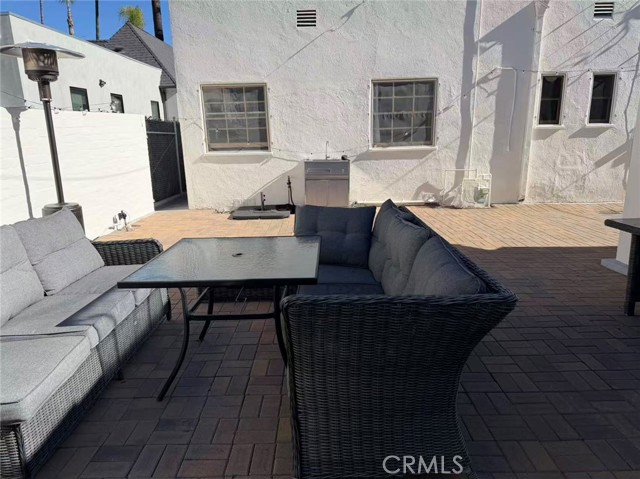 Detail Gallery Image 23 of 26 For 113 N Doheny, Beverly Hills,  CA 90211 - 4 Beds | 2/1 Baths