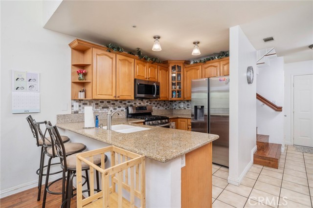 202 Chandler W, Highland CA: https://media.crmls.org/medias/291eb286-f725-443a-8572-f4b85e9c4fd3.jpg