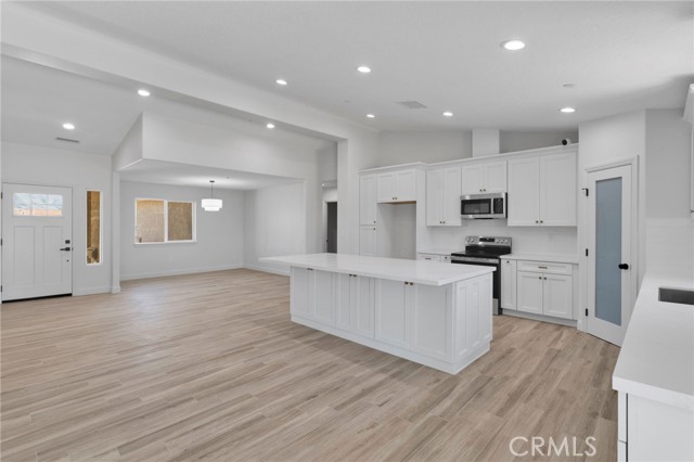 Detail Gallery Image 9 of 52 For 9148 Piedra Ave, Hesperia,  CA 92345 - 4 Beds | 2/1 Baths