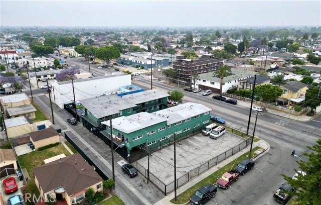 8708 S Central Avenue, Los Angeles CA: https://media.crmls.org/medias/291efac6-1564-478f-9de3-888d9532e635.jpg