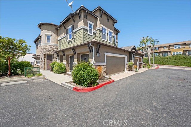 Detail Gallery Image 2 of 33 For 16414 W Nicklaus Dr #145,  Sylmar,  CA 91342 - 3 Beds | 2/1 Baths