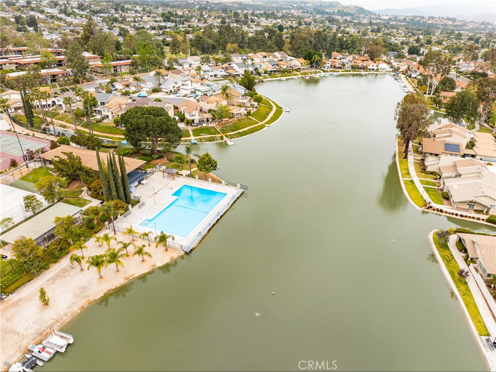 https://media.crmls.org/medias/29207f9f-b06e-41f0-bb9f-8b34c0a7b593.jpg?preset=X-Large