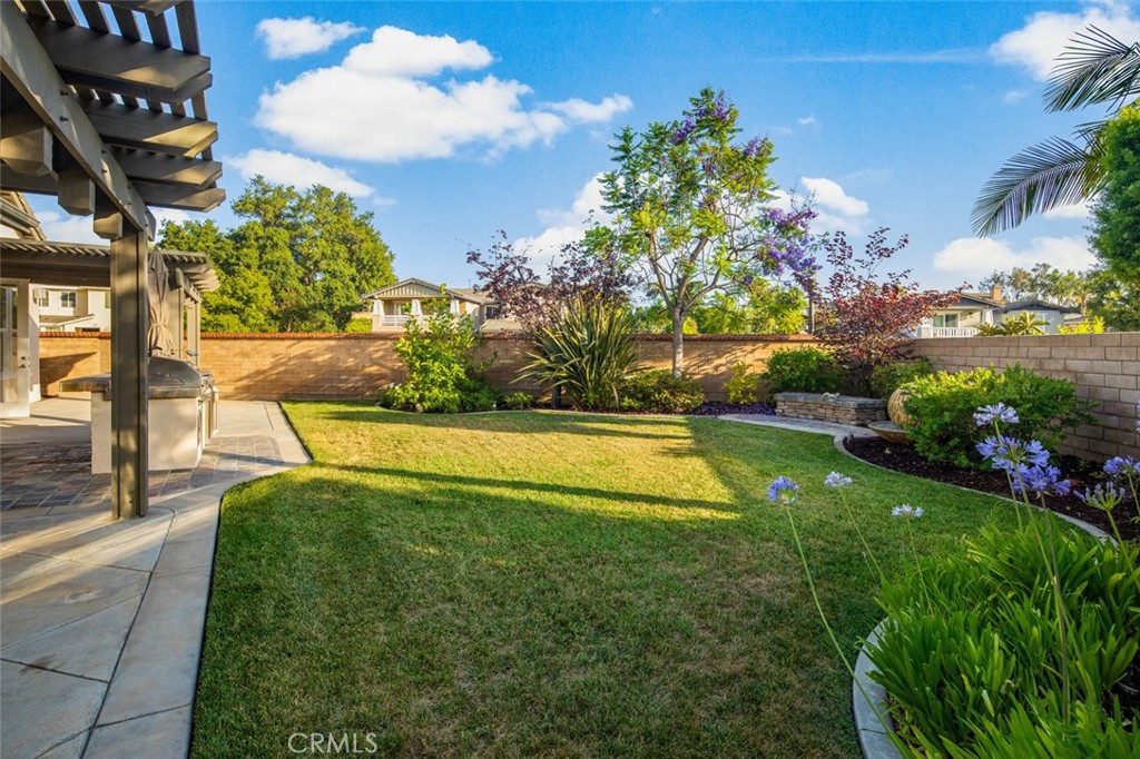 https://media.crmls.org/medias/29209998-db75-4cb1-896e-6edc8343a5b5.jpg?preset=X-Large