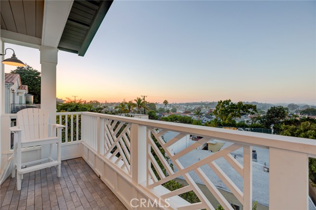 665 19th Street, Manhattan Beach, California 90266, 5 Bedrooms Bedrooms, ,7 BathroomsBathrooms,Residential,Sold,19th,SB22011803