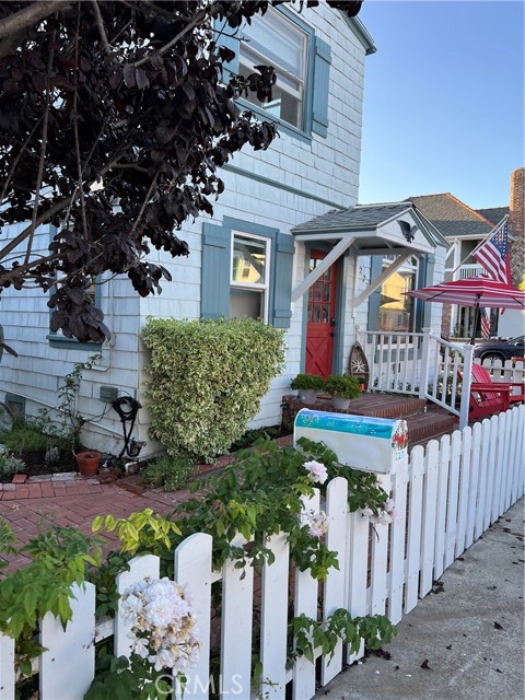 Detail Gallery Image 5 of 37 For 227 Apolena Ave, Newport Beach,  CA 92662 - 3 Beds | 2 Baths