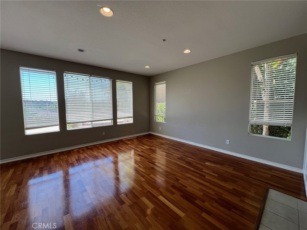 MLS #OC25273280 image #26