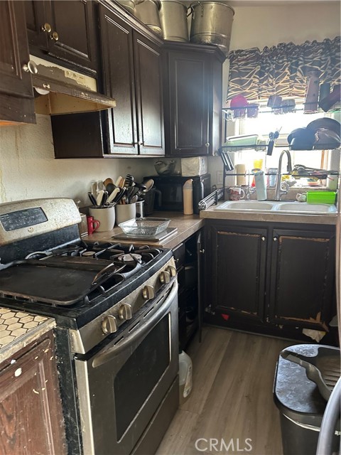 Detail Gallery Image 3 of 9 For 1247 E St, Corona,  CA 92882 - – Beds | – Baths