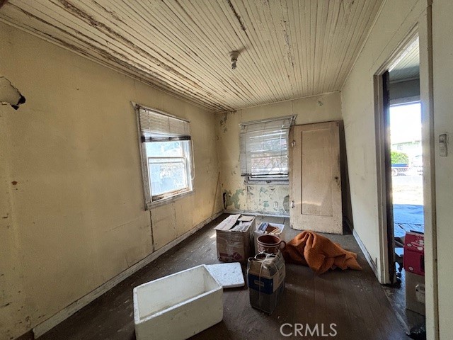 10722 Anzac Avenue, Los Angeles CA: https://media.crmls.org/medias/29227092-c0ad-4eea-8b36-0c775169bf72.jpg