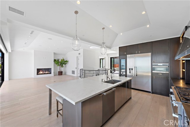 Detail Gallery Image 13 of 64 For 2340 Crestview Dr, Laguna Beach,  CA 92651 - 4 Beds | 5/1 Baths