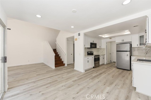 Detail Gallery Image 8 of 34 For 143 Stanford Ct #36,  Irvine,  CA 92612 - 2 Beds | 2/1 Baths