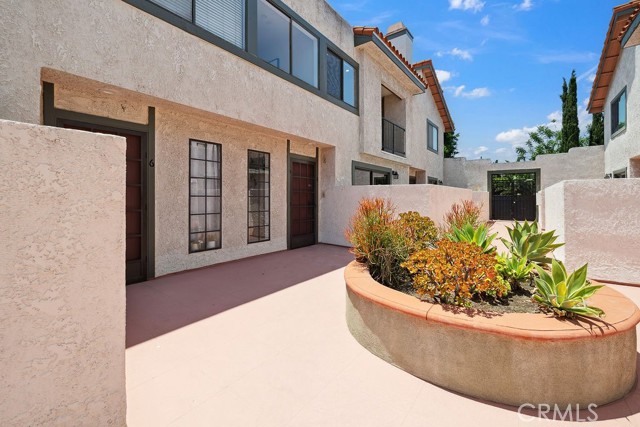 6101 Fulton Avenue, Van Nuys CA: https://media.crmls.org/medias/2923c3c0-0c8b-4536-80ec-7dcbe5bded05.jpg