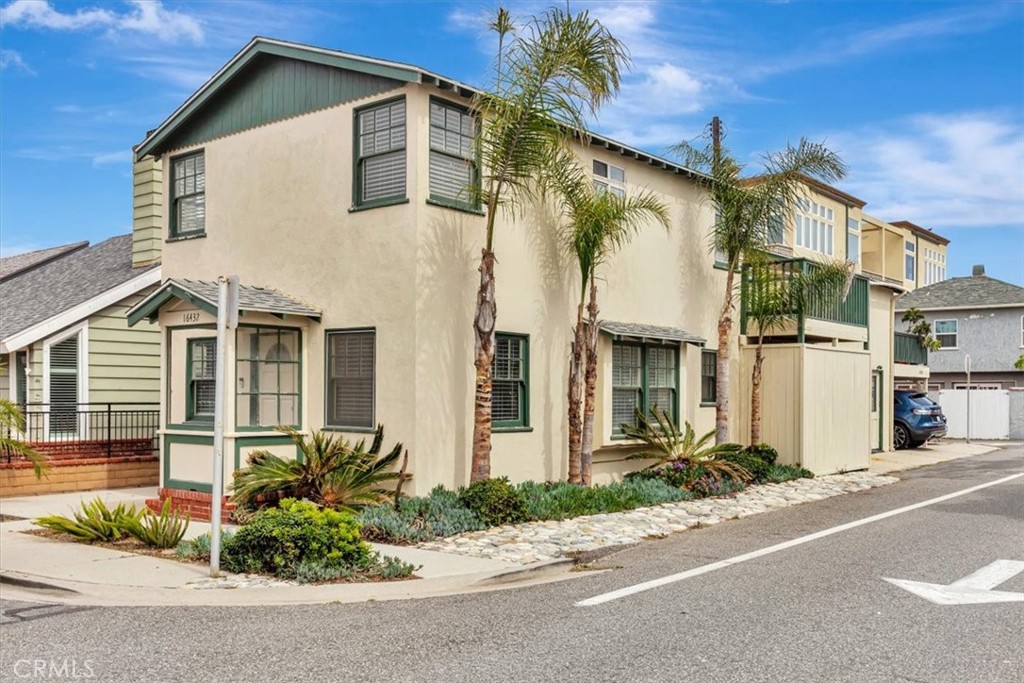 Triplex at 16432 25th Street