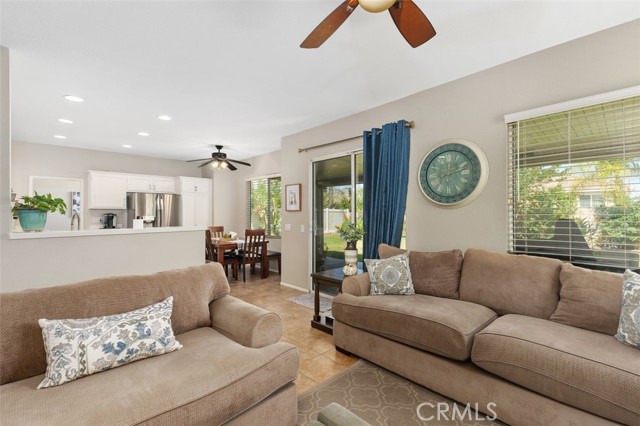 431 Redwing Drive, Corona CA: https://media.crmls.org/medias/29245dd5-a0e3-4cb5-b7b8-a57d8bbe9aee.jpg