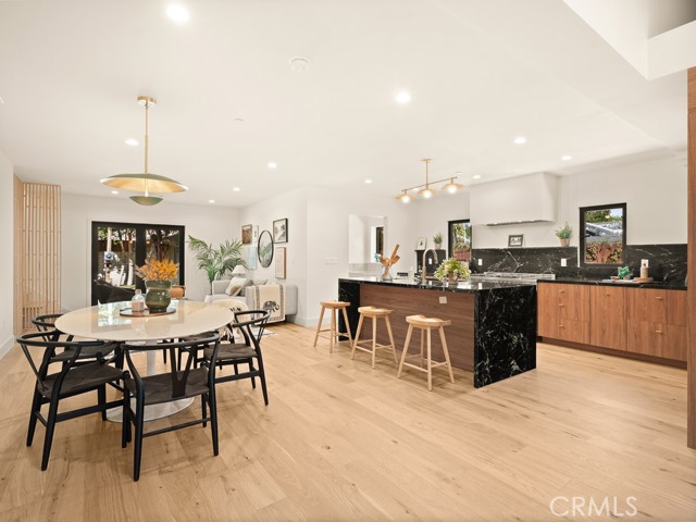 Detail Gallery Image 9 of 68 For 11911 Hartsook, Valley Village,  CA 91607 - 5 Beds | 4 Baths