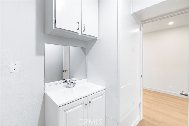 Detail Gallery Image 10 of 19 For 333 Riverdale Dr 1a,  Glendale,  CA 91204 - 2 Beds | 1/1 Baths