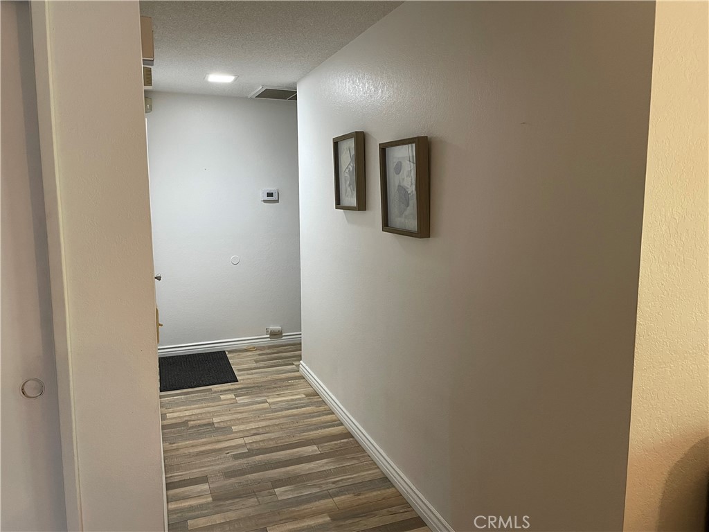 https://media.crmls.org/medias/2926fdac-c556-49d3-ab9c-1ec96cebb5d1.jpg?preset=X-Large