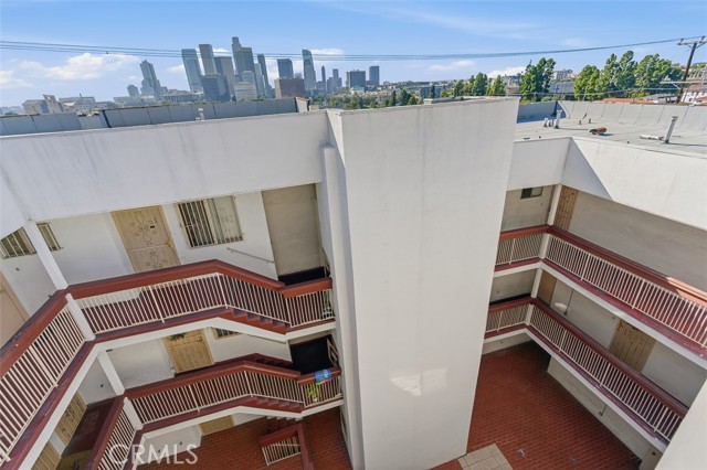 Image 13 of 26 For 939 College  