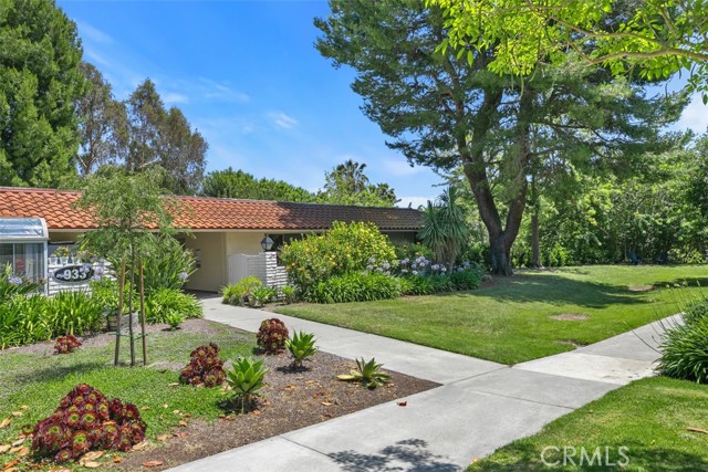 933 Avenida Majorca, Laguna Woods CA: https://media.crmls.org/medias/292800de-b4aa-4c99-9eed-de9b7c5e39ae.jpg