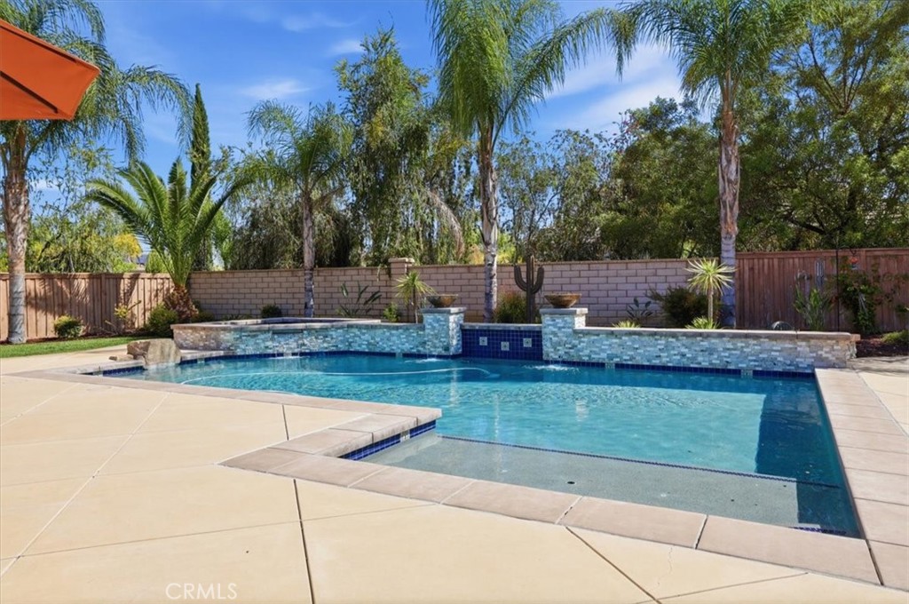 https://media.crmls.org/medias/2928d879-c648-4b22-894c-ac66cd6aab9c.jpg?preset=X-Large