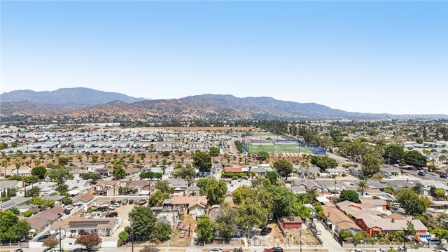 8040 Troost Avenue, North Hollywood CA: https://media.crmls.org/medias/292978f9-3194-4a5d-9ed8-441e88514ffc.jpg