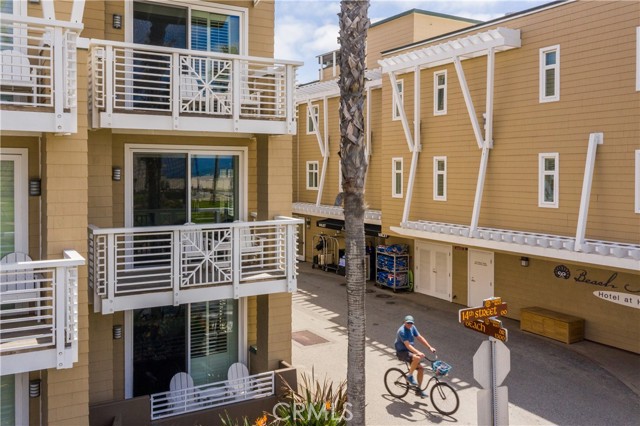 1300 The Strand, Hermosa Beach, California 90254, 1 Bedroom Bedrooms, ,1 BathroomBathrooms,Residential,Sold,The Strand,SB23083557