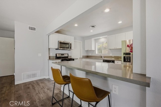 Detail Gallery Image 14 of 41 For 188 E Green, Claremont,  CA 91711 - 4 Beds | 2 Baths