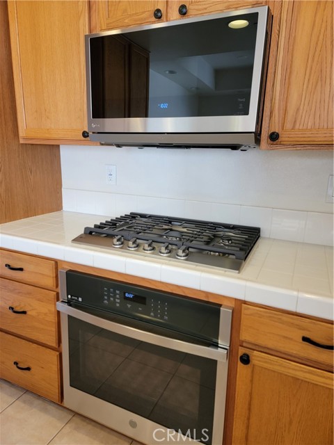 Detail Gallery Image 13 of 28 For 657 Cardinal Ridge Ln #B,  Simi Valley,  CA 93065 - 3 Beds | 2/1 Baths