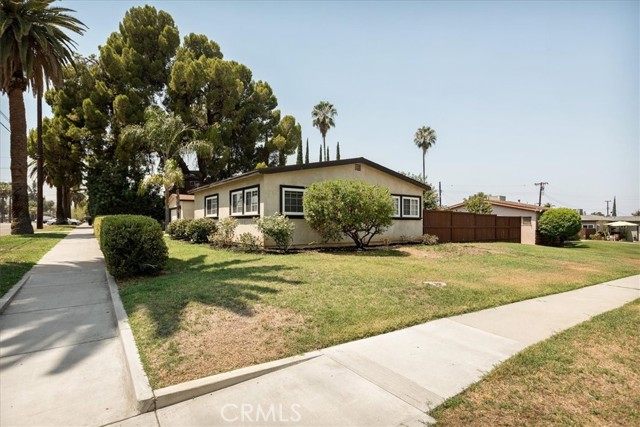 1110 W Cypress Avenue, Redlands CA: https://media.crmls.org/medias/292a0662-d610-4a80-a564-ff4f18936e34.jpg
