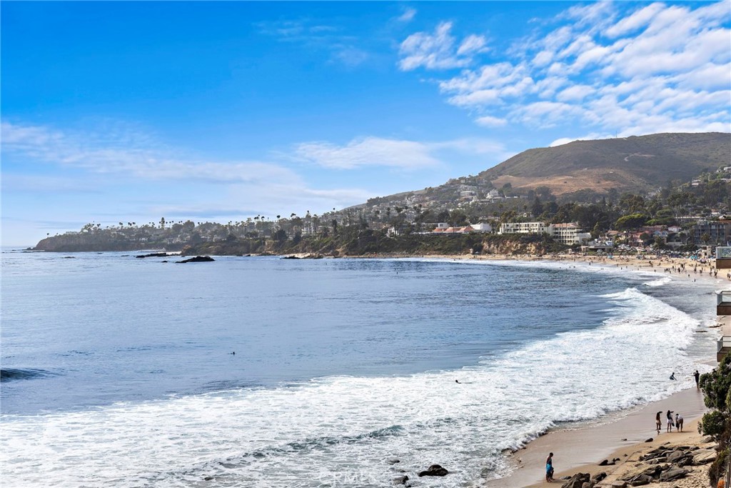 https://media.crmls.org/medias/292ab0d4-b839-421a-bbef-cd71834bd99e.jpg?preset=X-Large