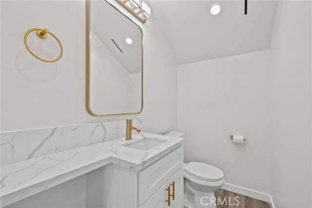 6245 N McLaren, Woodland Hills CA: https://media.crmls.org/medias/292c42c4-ca34-4e64-96cc-a76a6c5a204e.jpg