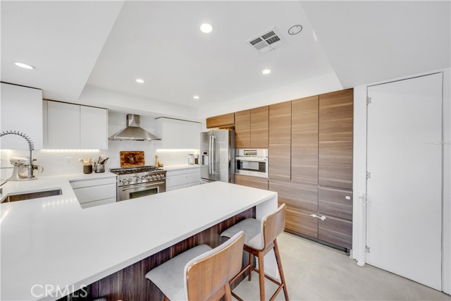 Detail Gallery Image 19 of 35 For 136 S Swall Dr #4,  Los Angeles,  CA 90048 - 2 Beds | 2 Baths