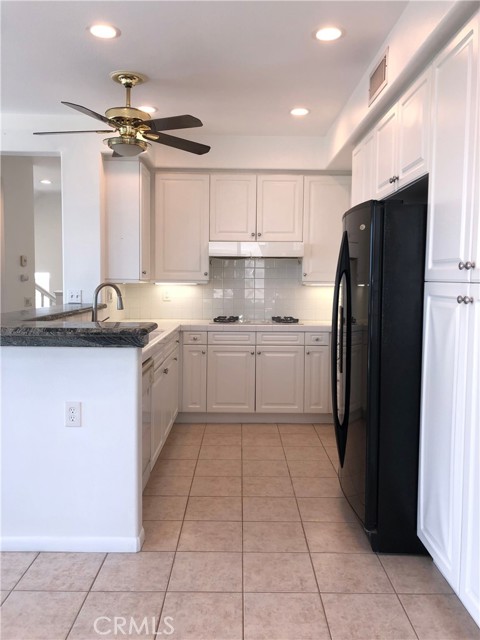 Detail Gallery Image 18 of 53 For 6267 Surfpoint Cir, Huntington Beach,  CA 92648 - 3 Beds | 2/1 Baths