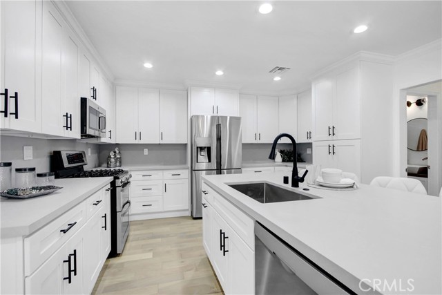 5237 Melvin Avenue, Tarzana CA: https://media.crmls.org/medias/292d97cf-9527-4a47-834d-d4e674cd72aa.jpg