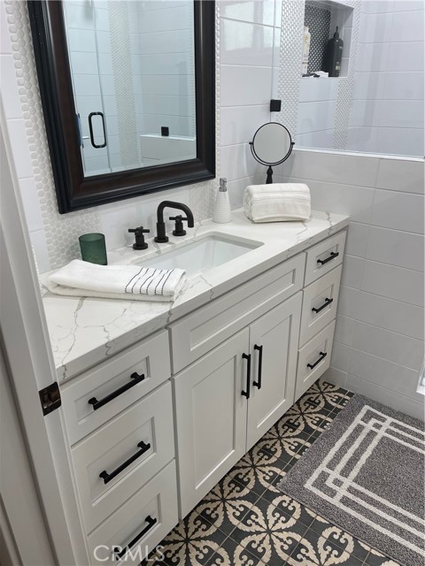 Detail Gallery Image 17 of 22 For 119 via Zurich, Newport Beach,  CA 92663 - 3 Beds | 2 Baths