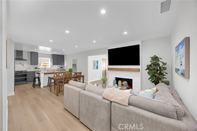 Image 4 of 53 For 8326 Fontainbleau Way