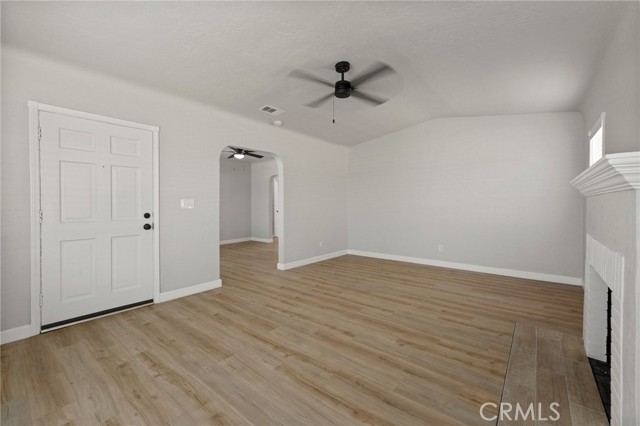 211 E Grangeville Boulevard, Hanford CA: https://media.crmls.org/medias/292f599d-52c5-43d8-82b4-291cf1ce6b7b.jpg