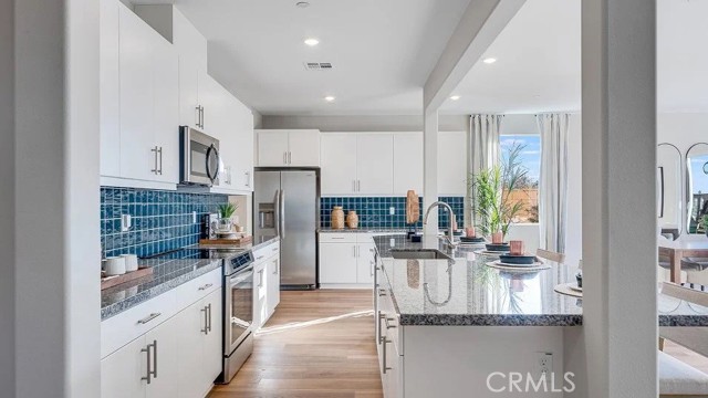 Detail Gallery Image 11 of 25 For 14180 Rollins St, Hesperia,  CA 92345 - 5 Beds | 3/1 Baths