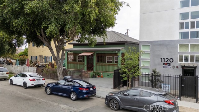 1124 1126 E 25th Street, Los Angeles CA: https://media.crmls.org/medias/29303423-6dee-46e5-8d7b-c8aa684d6d35.jpg