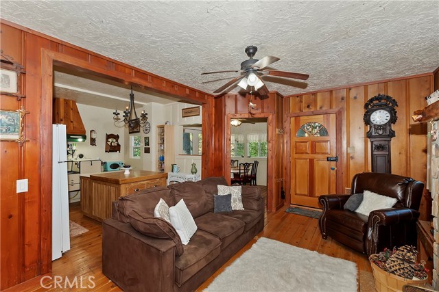 Detail Gallery Image 3 of 43 For 29591 Hook Creek Rd, Cedar Glen,  CA 92321 - 3 Beds | 1 Baths