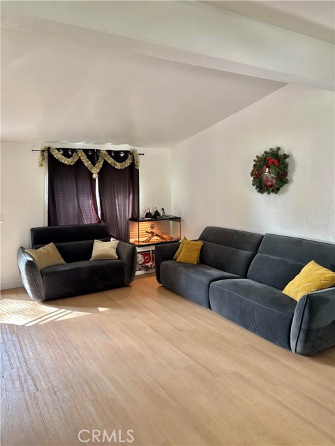 Detail Gallery Image 2 of 16 For 27635 Peridot, Castaic,  CA 91384 - 2 Beds | 2 Baths