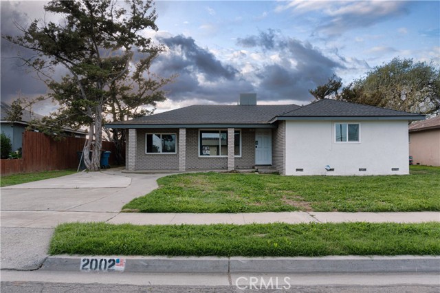 Detail Gallery Image 2 of 30 For 2002 N Woodridge, Hanford,  CA 93230 - 3 Beds | 1 Baths