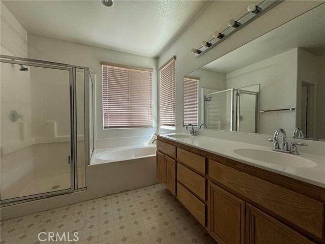 Detail Gallery Image 8 of 14 For 12779 Hawks Hill St, Victorville,  CA 92395 - 4 Beds | 2 Baths