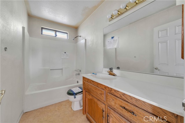 Detail Gallery Image 13 of 20 For 9848 Karen Ave, California City,  CA 93505 - 3 Beds | 2/1 Baths