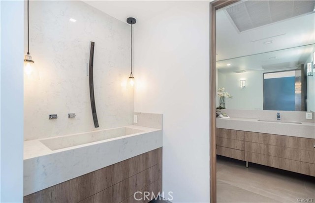 5239 Avenida Hacienda, Tarzana CA: https://media.crmls.org/medias/2933f49f-8158-4b19-b553-b7ad6dceff96.jpg