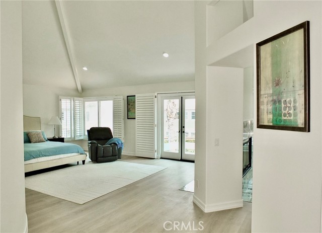 6225 Napoli Court, Long Beach CA: https://media.crmls.org/medias/293417de-cd5b-4a6c-83ec-2988b04c4da7.jpg