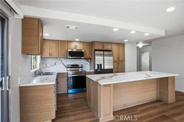 Detail Gallery Image 14 of 43 For 22082 Loch Lomond Dr, Canyon Lake,  CA 92587 - 2 Beds | 2 Baths